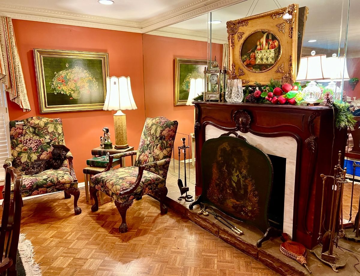 EXQUISITE GRAND UPSCALE off CAMP BOWIE ART... starts on 11/30/2023