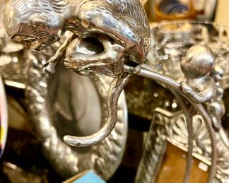 LOVE THE MONKEY BANANA HOLDER!