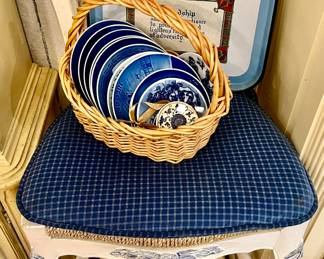 TWO PAIR OF FRENCH COUNTRY RUSH SEAT BARSTOOLS.