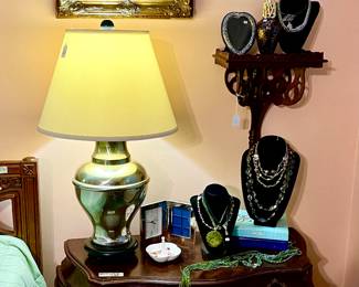 EVERYONE LOVES DOGS!