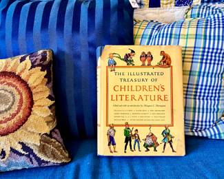 LOVE THESE COLORS.  LARGE BLUE BENCH.  LOTS OF PILLOWS!