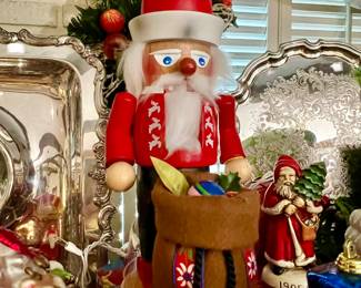 STEINBACH SANTA CLAUS NUTCRACKER.  GERMAN QUALITY!