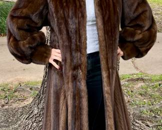 DEBBIE SHOWING OFF THE PLUSH MINK ANKLE LENGTH FUR COAT.  IN FABULOUS CONDITION.