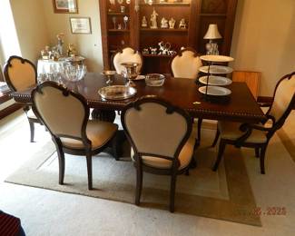 dining room table w/6 chairs