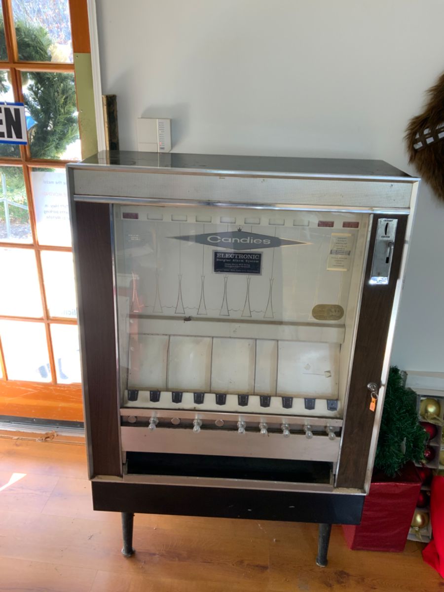 SIGNAL MOUNTAIN RETAIL STORE RELOCATION SALE.... starts on 11/17/2023