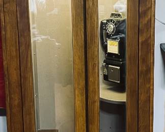 Wow! Do not see many of these beauties! This Vintage Telephone & Booth really works and was once in a prominent location in Chattanooga. Close the door, light come on, fan starts, put in 5 cents, 10 cents, or 25 cents it takes your change and makes a call! And it is a Beautiful Showcase for any home! 