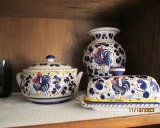 Porcelain decorative pieces