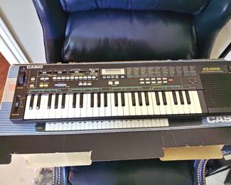 Casio Synthesizer 