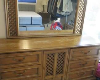 Dresser w/ mirror