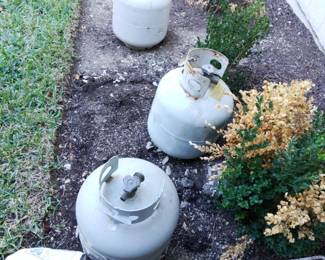 3 LP tanks. 1 empty, 1 full, 1 @1/2 full