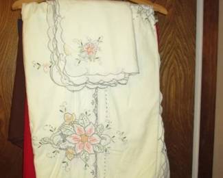 Tablecloth and matching napkins