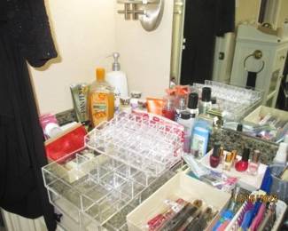 Plastic drawers organizers