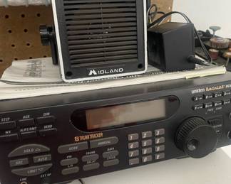 Uniden Bearcat - TrunkTracker 300 Channel Base Police Scanner -  BC895XLT 