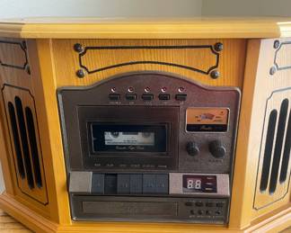 Victoria Tune Writer III Turntable
