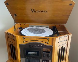 Victoria Tune Writer III Turntable
