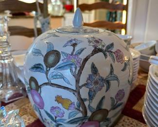 White/Floral Design Ginger Jar