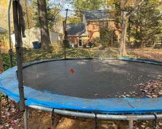 Trampoline w/safety nets