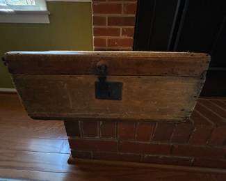 Wood display box, exterior