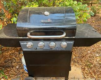 Charbroil Grill w/4 burners, and propane tank