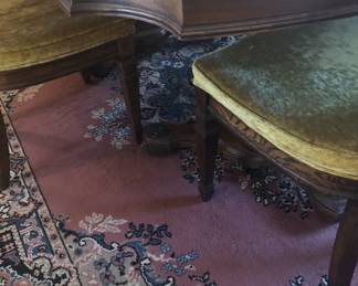 DINING ROOM TABLE WITH LEAVES AND PADS