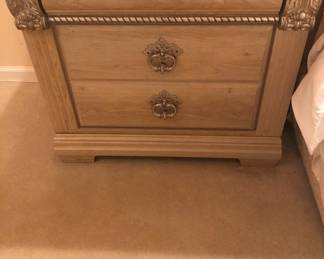 PAIR OF NIGHTSTANDS