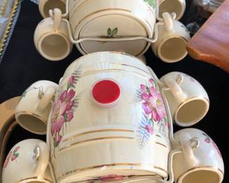 VINTAGE BARREL AND MUGS