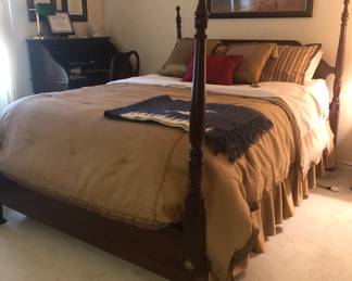 4 POSTER BED