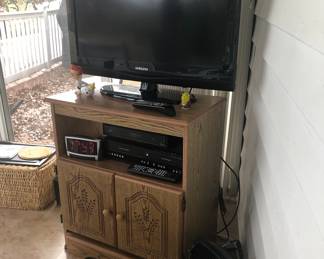 TV STAND AND TV