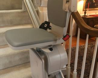 USED 10 TIMES STANDARD 13 STRAIGHT STEPS CHAIR LIFT BY BRUNO
