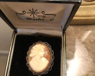 CAMEO PIN