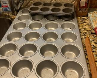 Kitchen - large muffin pan, 2 small muffin pans