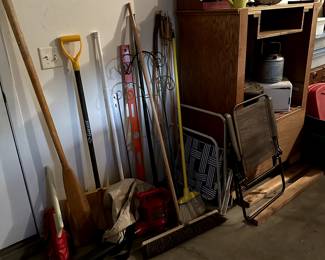 Brooms and shovels 