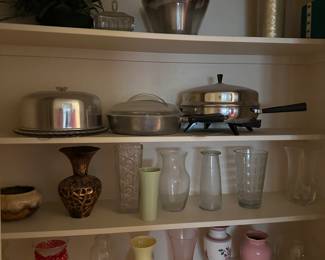 Small appliances and vases