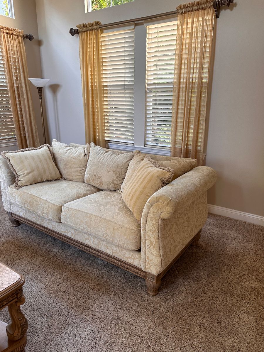 HUGE MOORPARK ESTATE SALE in Moorpark, CA starts on 11/11/2023