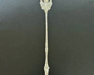 Antique 1908 sterling silver pierced olive spoon by Payne & Baker of North Attleboro, MA. 