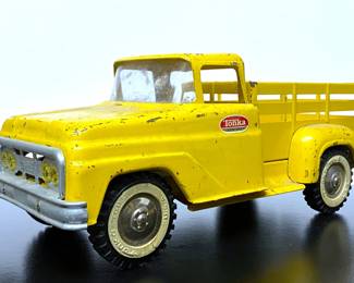 Late 1950s Tonka Toy Truck  .......To register in order to place bids go to www.capitolsalesservices.hibid.com