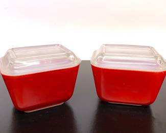 Two Pyrex food containers 