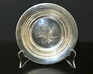 Sterling silver dish 'Silver Wheat' X795 by Reed & Barton from 1952 .......To register in order to place bids go to www.capitolsalesservices.hibid.com