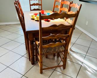Beautiful Dining Table & 8 Chairs