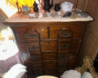 chest of drawers