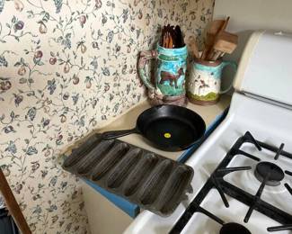 cast iron cornbread and skillet