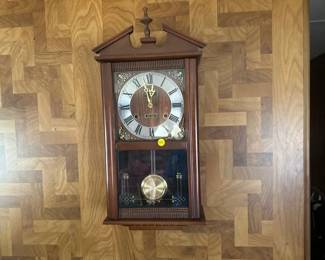 pendulum clock with key