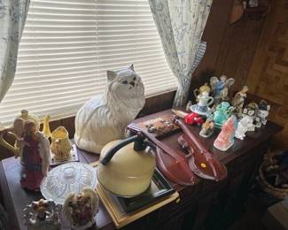 kettle, cat, and decor