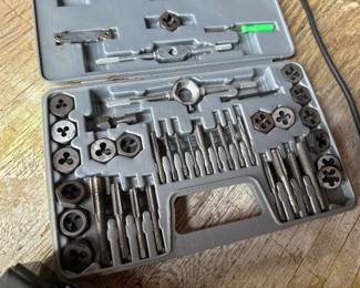 tap and die set