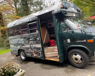 EAGLES 🦅 BUS!! Fully loaded tailgate bus!! Bus Features private restroom, coolers, microwave, tables, Etc....Everything you need for the perfect tailgate experience. 