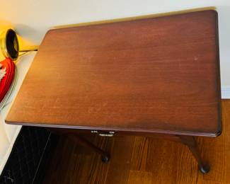 38	$95 	
Drexel Heritage side table with single drawer 									
28Wx16Dx26T	