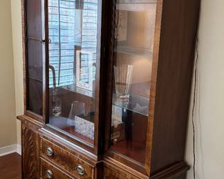 8	$395 	
Hickory NC China cabinet inlaid band 81Tx52Wx13 1/2D	