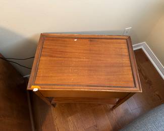 28	$50 	
End table 25Wx17Dx24T		