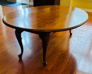 2	$150 	
Drop leaf coffee table 51Wx15Dx18T