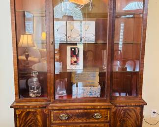 8	$395 	
Hickory NC China cabinet inlaid band 81Tx52Wx13 1/2D	